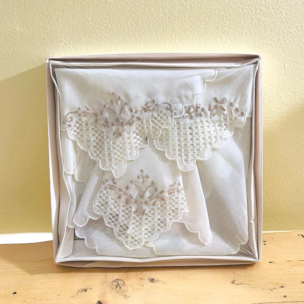 Vtg Linen Embroidered Handkerchief Cutwork Doily Bride Hanki Wedding
